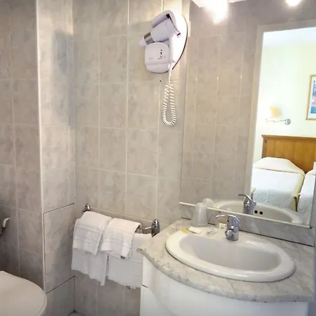 Hotel Du Maine 2*